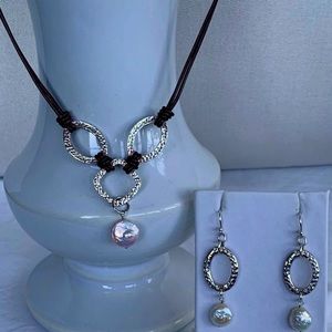 Gorgeous Silpqda pearl necklace with matching earrings.  Solid .925